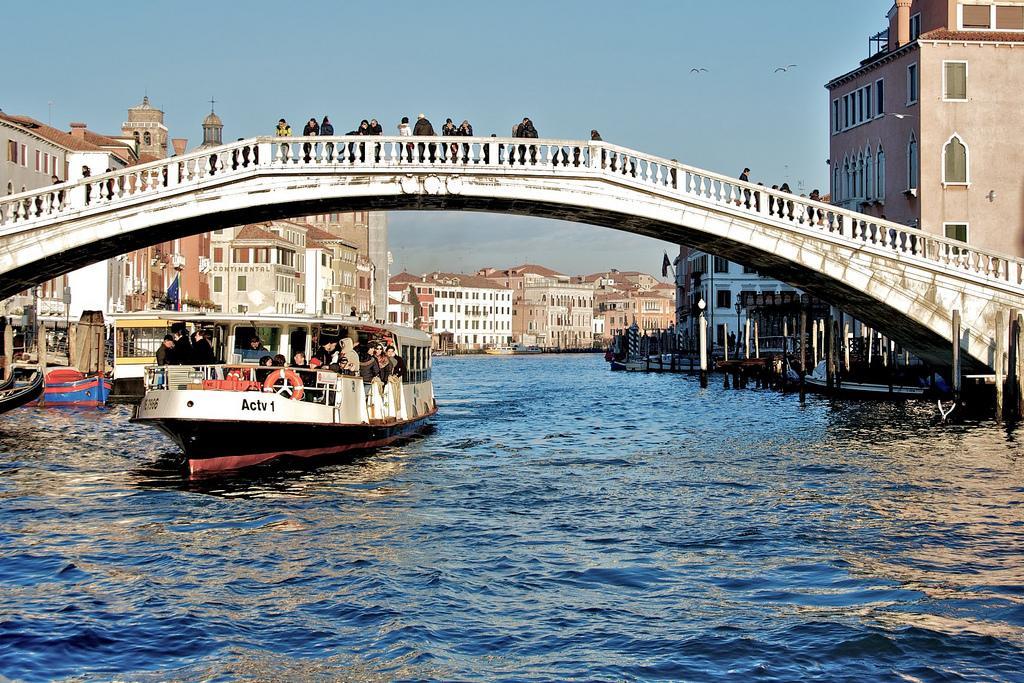 Ponte Degli Scalzi Bed & Breakfast *
